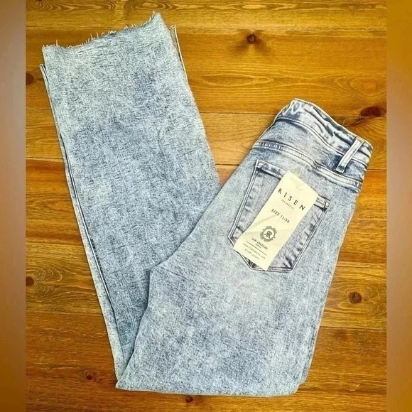 Risen Denim | Los Angeles, Women’s 11/30 | Sun Bleached Flares - Picture 4 of 4